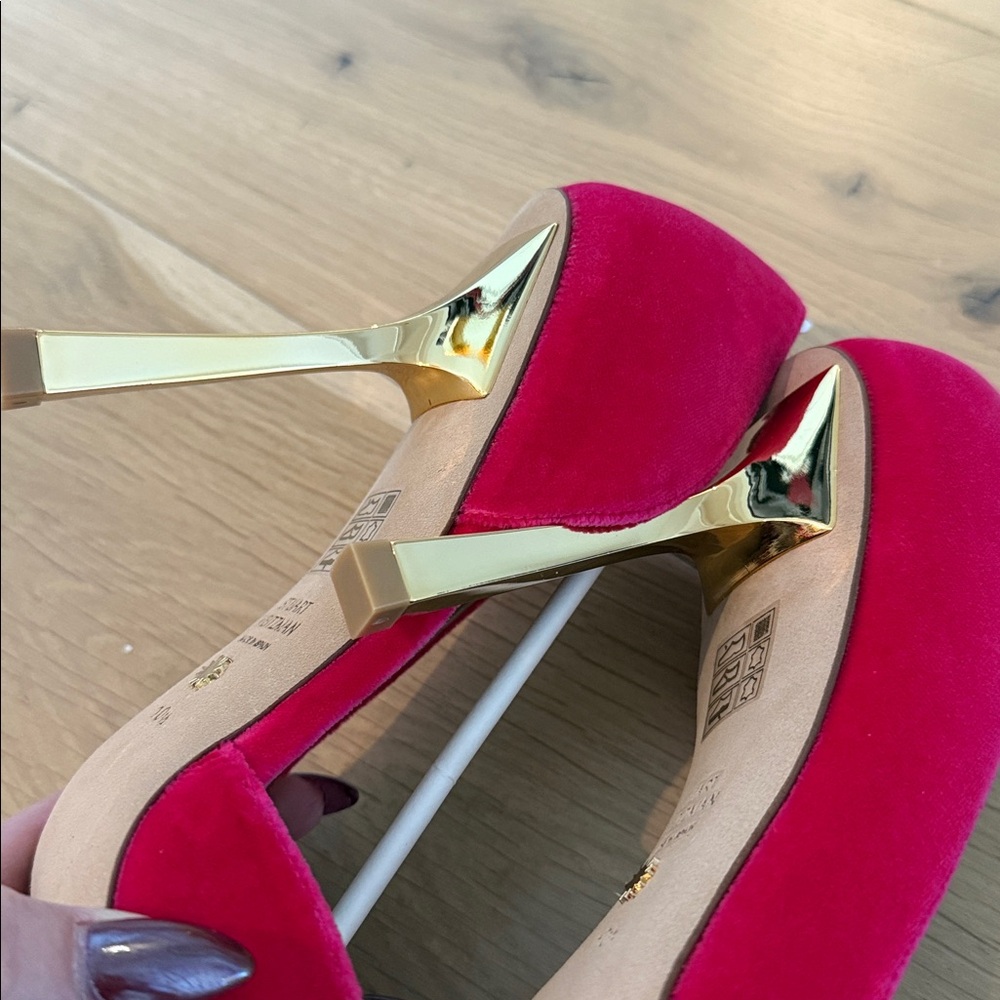 Stuart Weitzman Fuchsia Suede Heels - Picture 7 of 7